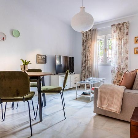 Piso Con Patio Privado Y Parking Nervion Sevilla Kültér fotó
