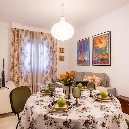 Piso Con Patio Privado Y Parking Nervion Sevilla Kültér fotó