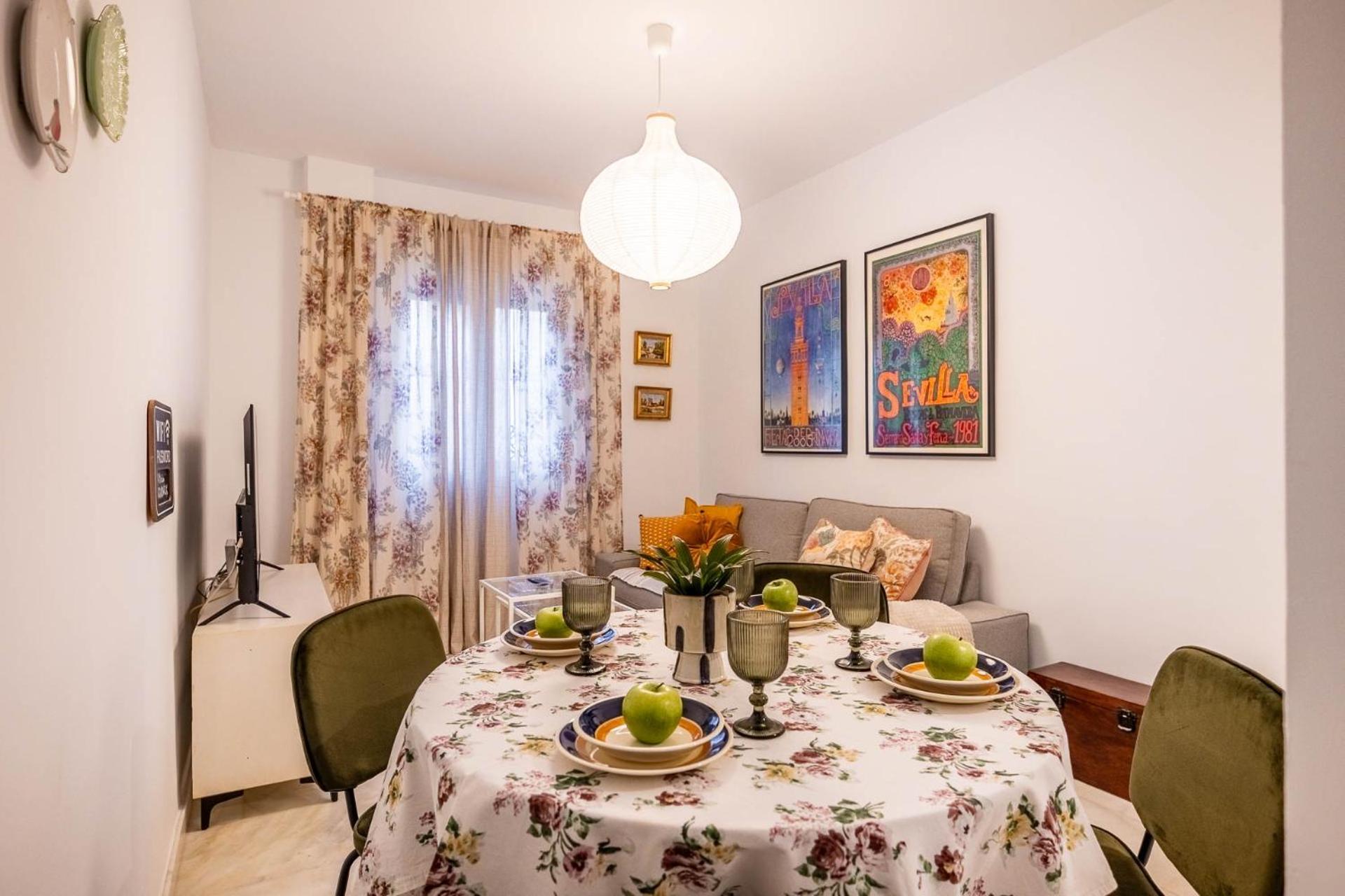Piso Con Patio Privado Y Parking Nervion Sevilla Kültér fotó