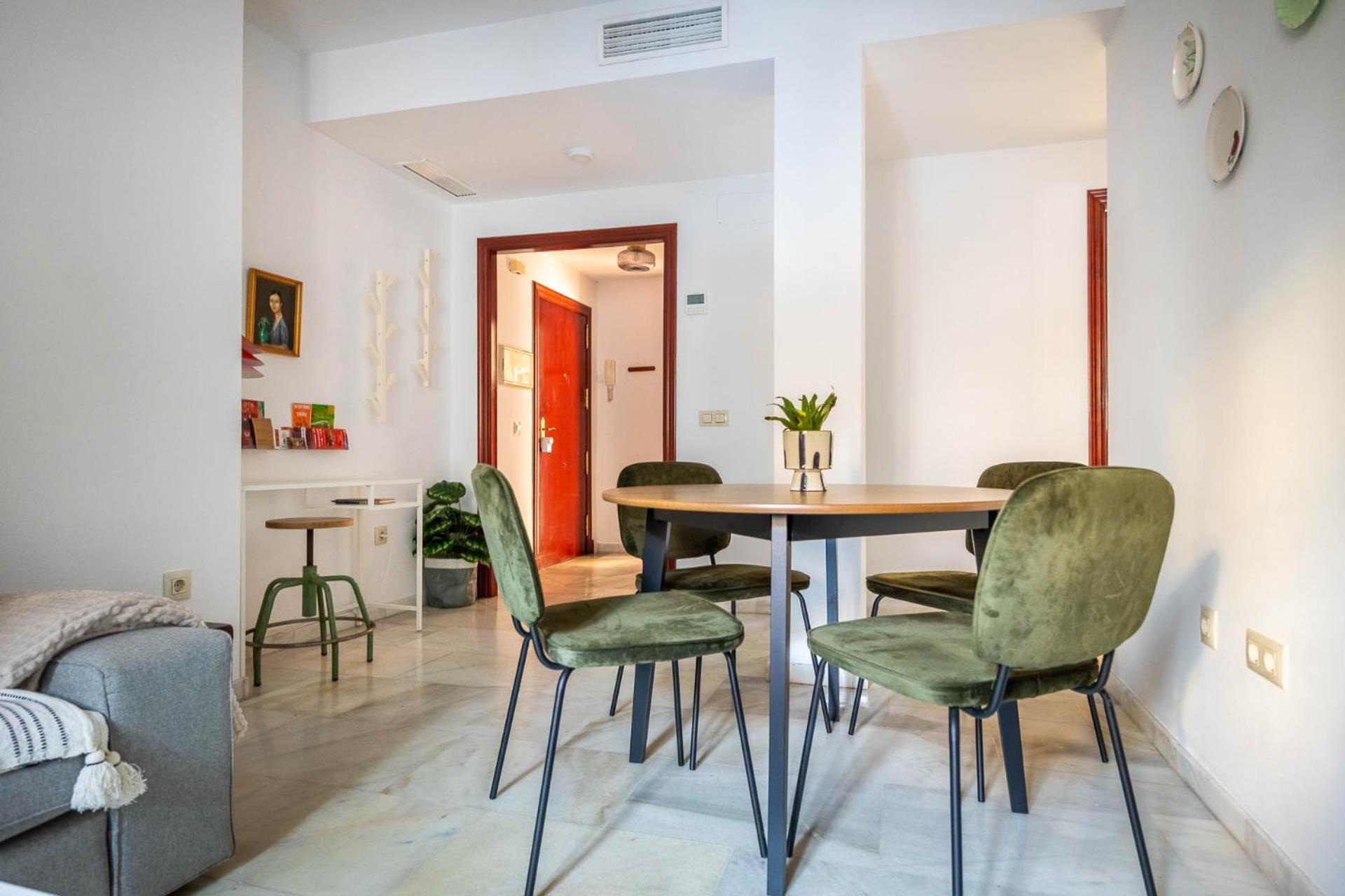 Piso Con Patio Privado Y Parking Nervion Sevilla Kültér fotó