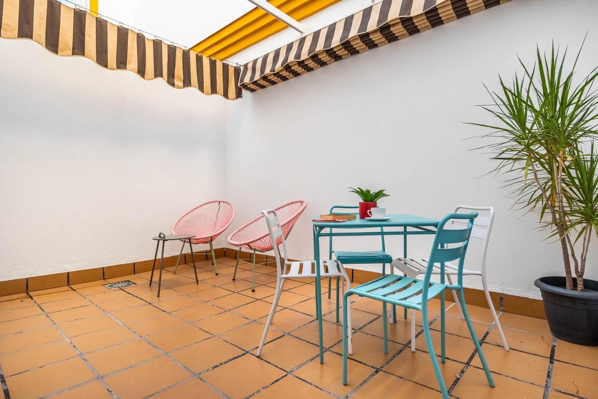Piso Con Patio Privado Y Parking Nervion Sevilla Kültér fotó