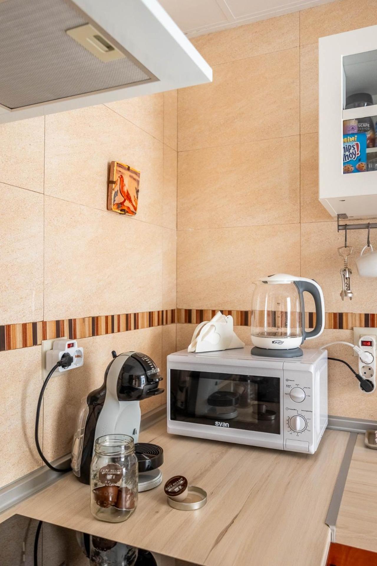 Piso Con Patio Privado Y Parking Nervion Sevilla Kültér fotó