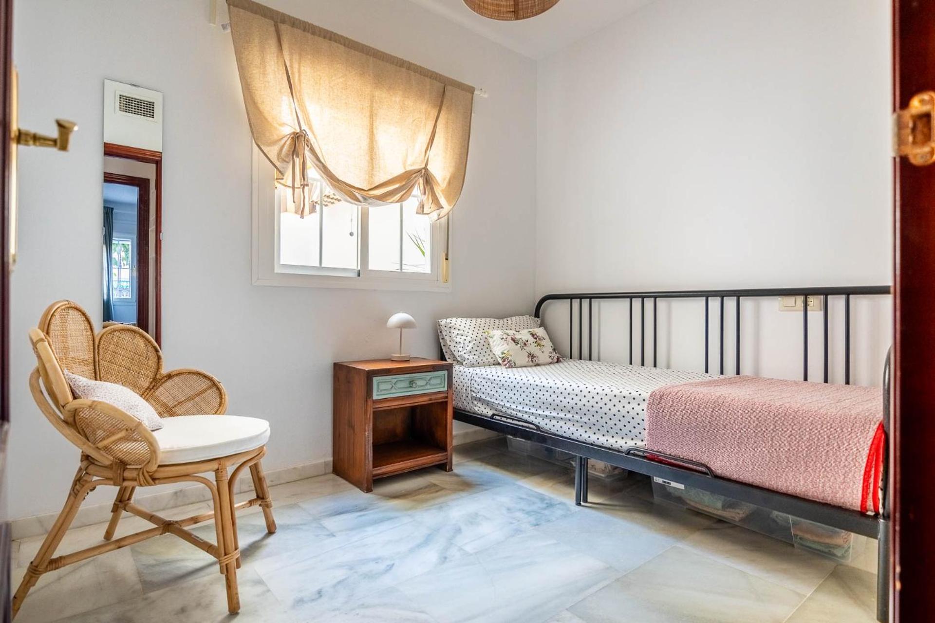 Piso Con Patio Privado Y Parking Nervion Sevilla Kültér fotó