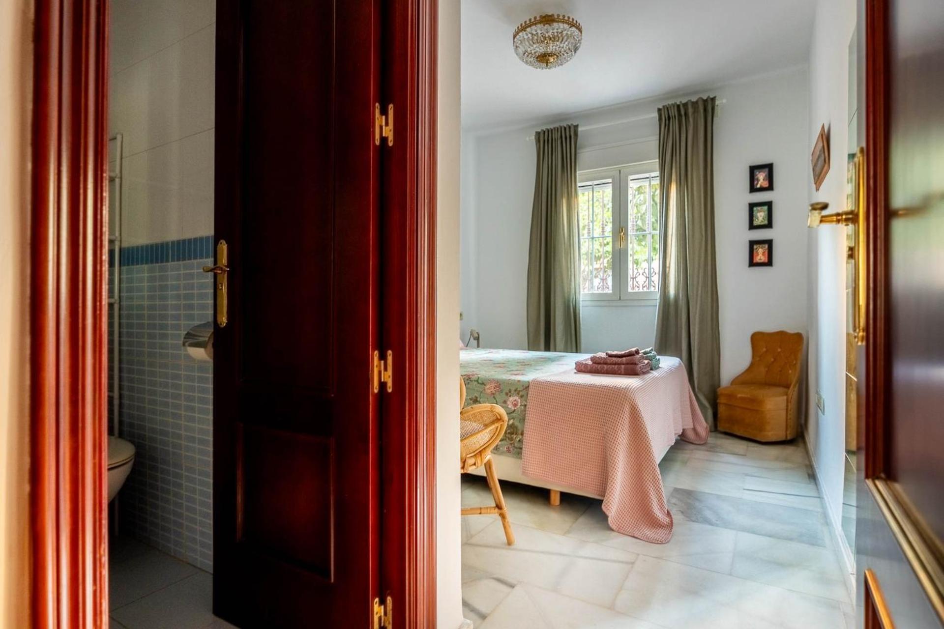 Piso Con Patio Privado Y Parking Nervion Sevilla Kültér fotó